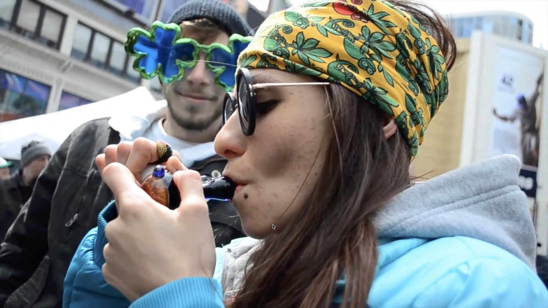 420 Rally Yonge Dundas Square 2014 Novelty Glassess Couple Pipe Hit